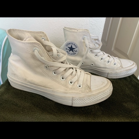 White Hi-Top Chuck Taylor’s women’s 6.5